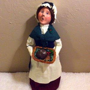 Byers’ Choice Ltd. Mrs. Cratchit Caroler